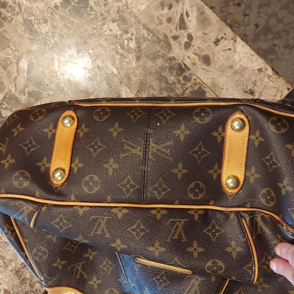 Authentic Louis Vuitton Galleria GM.  Free box and luggage tag with purchase . - Picture 7 of 9